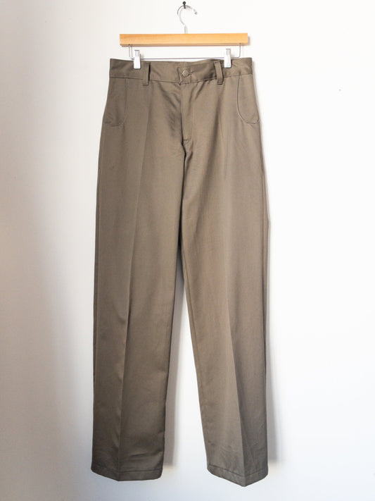 pressed trousers, cotton twill, enzyme-finished