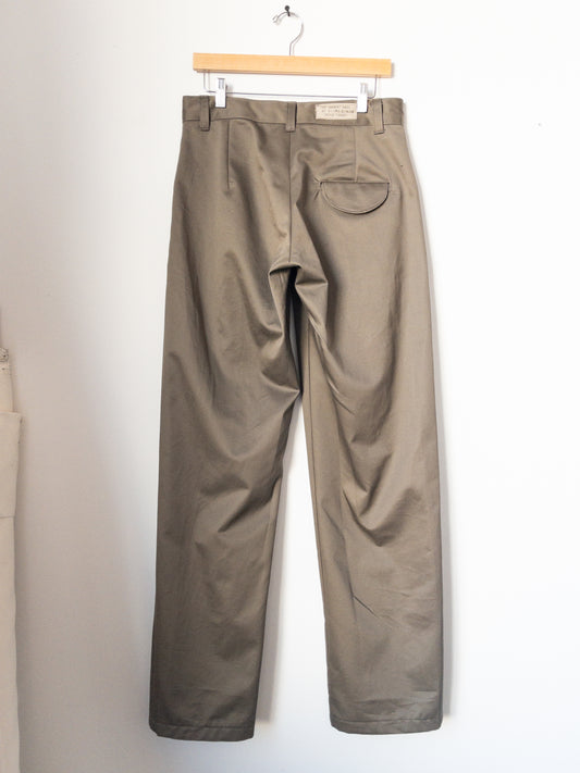 pressed trousers, cotton twill, enzyme-finished