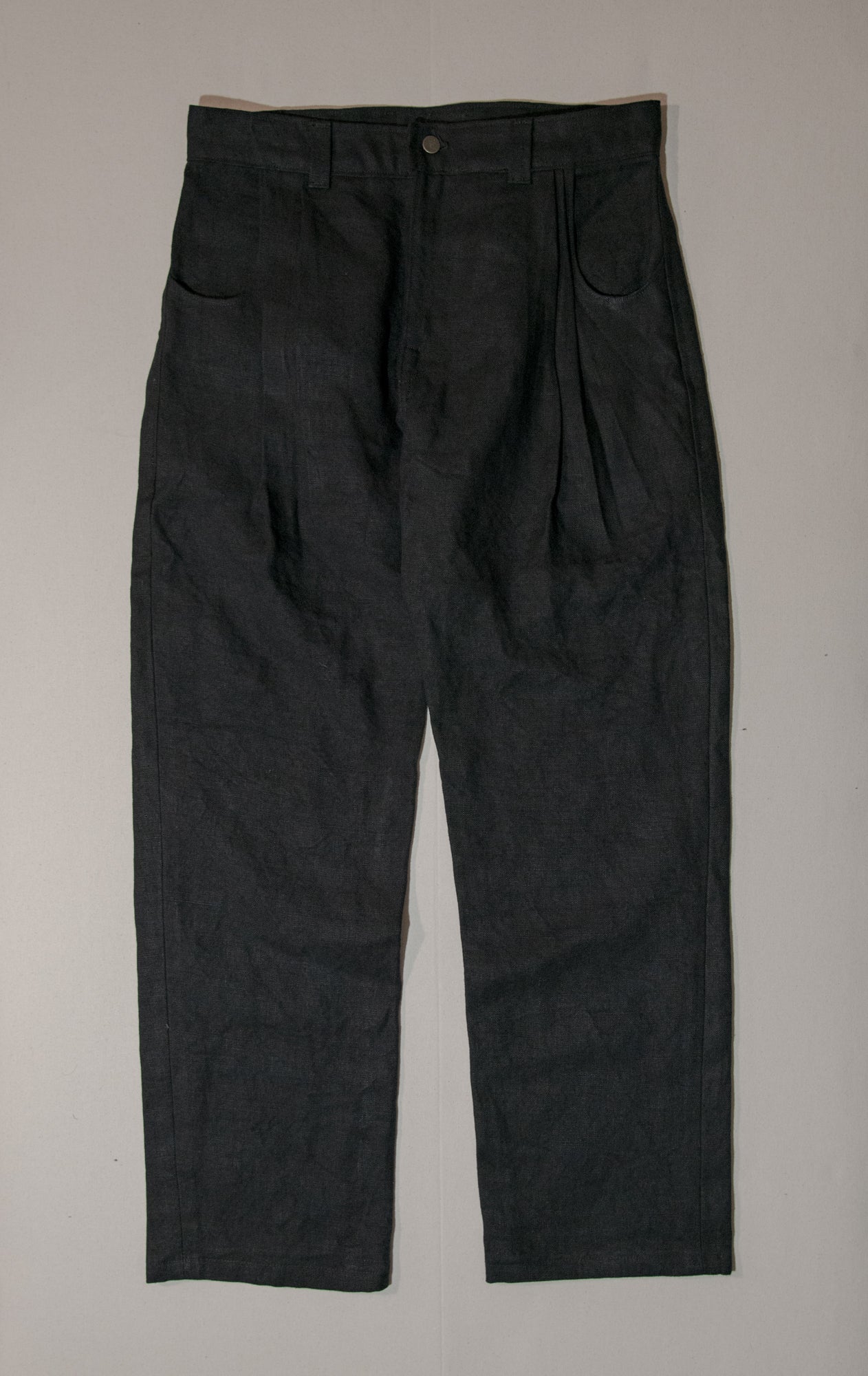 double pleated trousers in heavy belgian linen - black