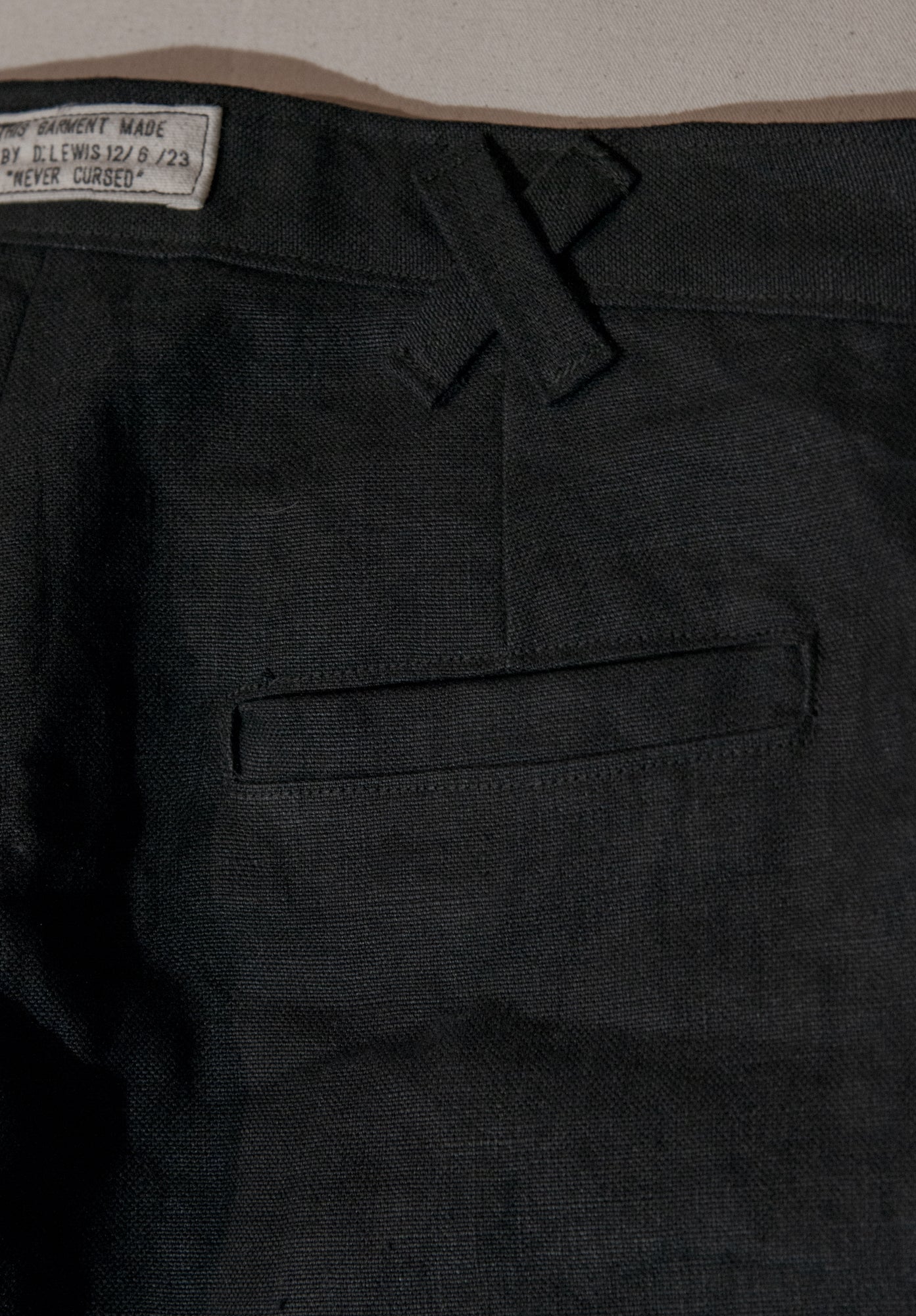 double pleated trousers in heavy belgian linen - black